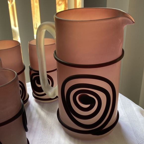 A  five piece set of purple art glass pitcher and glasses - Picture 4 of 16